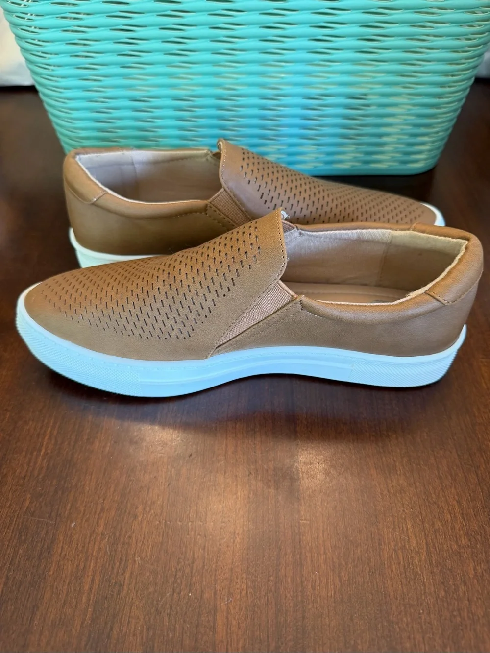 Brinley Co. Women's Comfort Laser-Cut Sneaker SZ 7 Color Caramel Brown